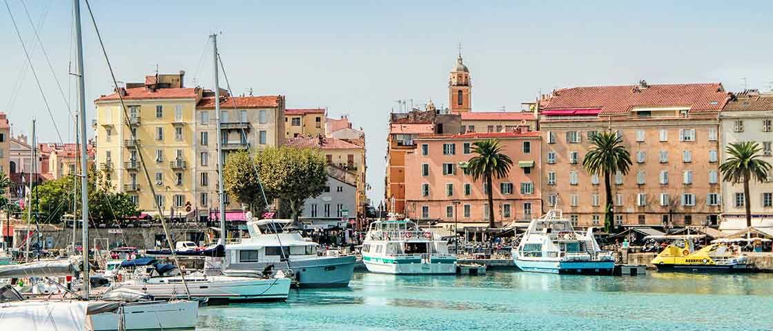 Ajaccio fait partie du périmètre de la Caisse Régionale de la Corse