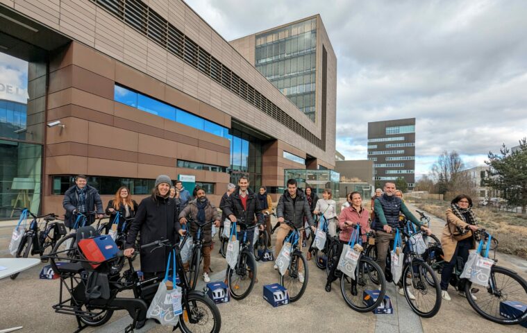 Le Credit Agricole d'Ille-et-Vilaine investit dans une flotte de vélos électriques pour ses salariés.