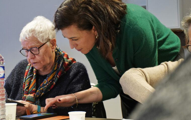 Crédit Agricole d’Ile-de-France favorise l’inclusion numérique avec les ateliers Clic Club