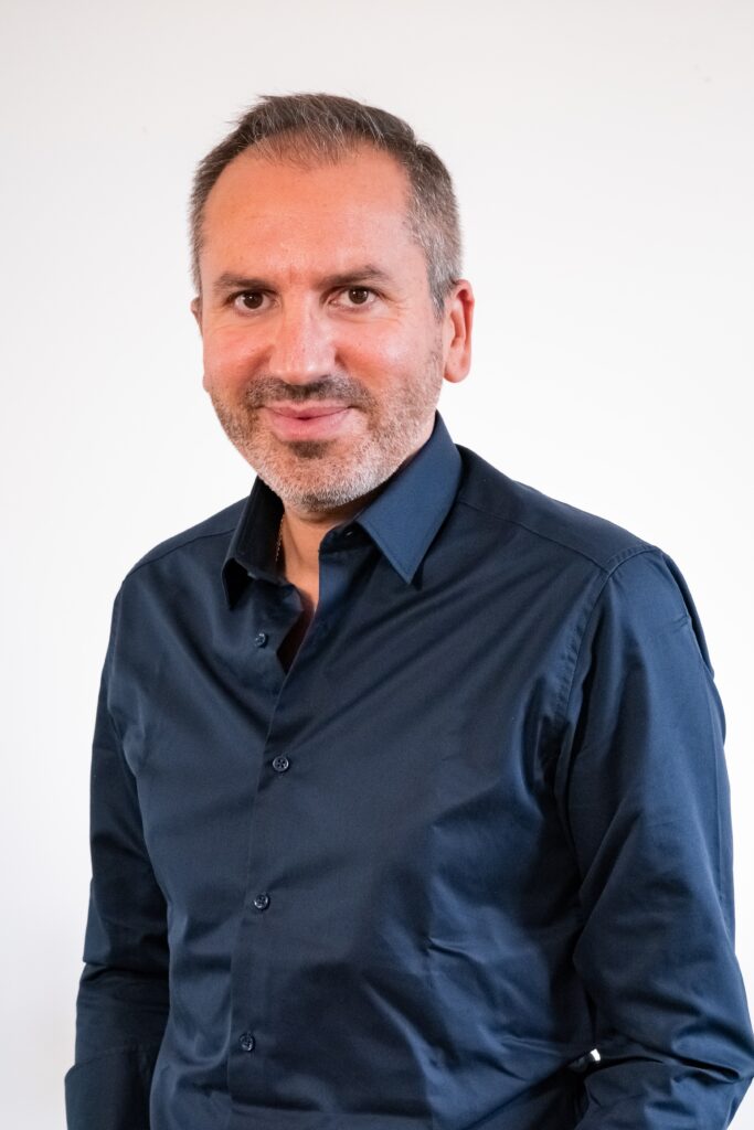L’attribut alt de cette image est vide, son nom de fichier est P9-Fabrice-Marsella-683x1024.jpeg.